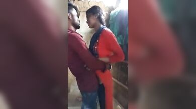 गरीब देहाती लवर्स ने अपनी झोपड़ी में किया चूत, लंड और होठों का मिलन