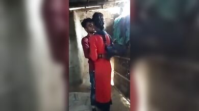 गरीब देहाती लवर्स ने अपनी झोपड़ी में किया चूत, लंड और होठों का मिलन