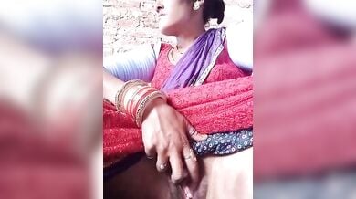 गाँव की देसी भाभी ने चूत खोल के दिखाई