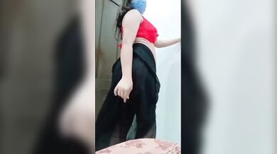 पाकिस्तानी रंडी से नंगा मुजरा करवाया