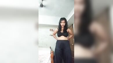 क्यूट इंडियन गर्ल अदा ने कपड़े उतारकर दिखाया नंगा बदन