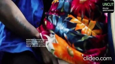 चलती बस में हैंडसम मर्द ने किया हॉट एंड सेक्सी साड़ी वाली औरत से सेक्स