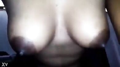 टिन के बने कच्चे मकान में गर्म चुदाई करते पति पत्नी