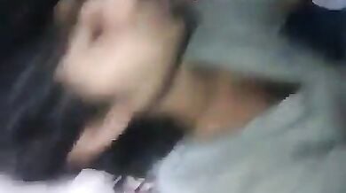 खूबसूरत गर्लफ्रेंड के सलवार का नाडा खोलकर किया उसे नंगी