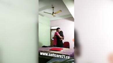 सरकारी ऑफिसर ने असिस्टेंट औरत को केबिन में नंगी कर उसकी चूत चाटी