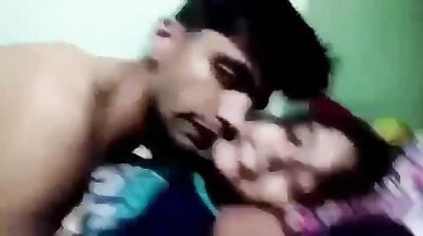 चुदाई का पहला अनुभव करती लड़की के कामुक एक्सप्रेशन