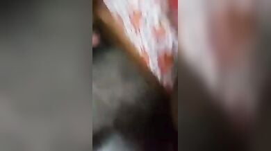 दोस्त से चुद रही अपनी बीवी का ढाढस बांधता ककोल्ड साउथ इंडियन पति