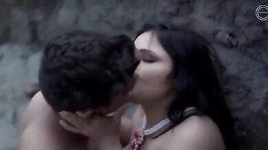 इंडियन कपल ने झरने किनारे किया अतिउत्तेजक रोमांटिक संभोग