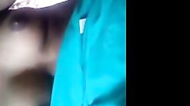 दो इंडियन लड़कियों ने दिखाएं अपने नंगे बदन, दबाए बूब्स और सहलाई चूत