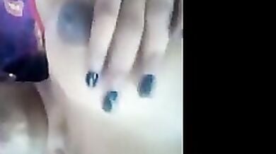 दो इंडियन लड़कियों ने दिखाएं अपने नंगे बदन, दबाए बूब्स और सहलाई चूत