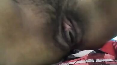 चुदाई के बाद बीवी की चूत से बहकर निकला वीर्य