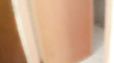 चुदाई के बाद बीवी की चूत से बहकर निकला वीर्य