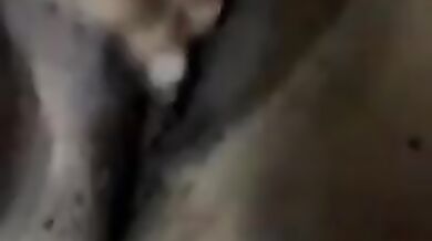 चुदासी आंटी ने ककड़ी पहले जी भरकर चुसी फिर उसे चूत में डाली