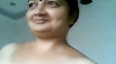 बीवी ने पेटिकोट खोलकर पति का लंड हिलाकर चूस लिया
