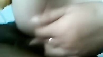 बीवी ने पेटिकोट खोलकर पति का लंड हिलाकर चूस लिया