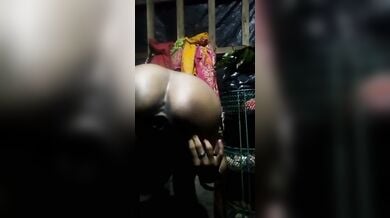 देहाती लड़की ने रात के समय चुदासी होकर दिखाया अपना चूत का भोसड़ा