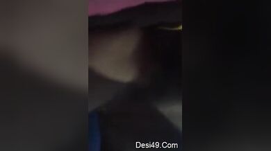 गरीब देहाती शादीशुदा औरत ने रात को अपने नंगे जिस्म को कामुकता से सहलाया