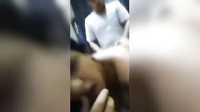 डॉगी स्टाइल में चुद रही इस लड़की की चुदाई देखूं या फिर उसके चेहरे के हॉट एक्सप्रेशन?