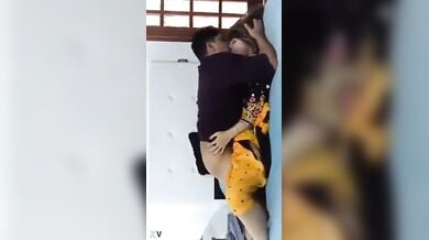 ब्रितानी टूरिस्ट लेडी के साथ इंडियन गाइड ने किया हॉट सेक्स