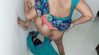 चोर के उपर मूत के चूत मरवाई भाभी ने