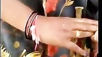 जाड़े के दिनों में चने के खेत में आंटी की बुर चोदने में आया मजा