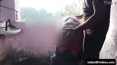 देसी छात्रा ने स्कूल टीचर के साथ खंडहर में मुंह काला किया