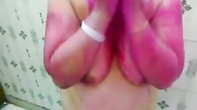 पहले रंग और फिर लंड लेगी आंटी होली के दिन