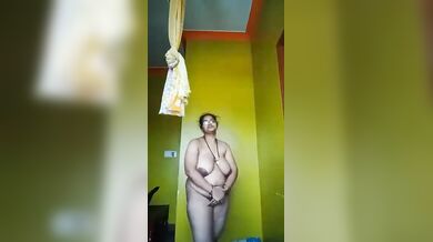 मोटी गुज्जू आंटी ने दिखाई बड़ी चूत