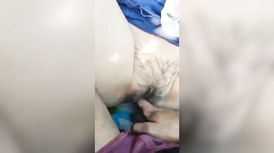 शादीशुदा देहाती औरत को मोटरसाइकिल वाले ने झाड़ियों में ले जाकर चोदा