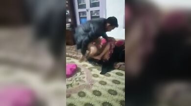 बीवी ने सहेली को चुदवया पति के लंड से