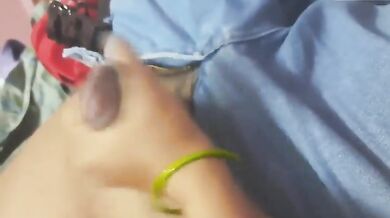 पति के लौड़े के साथ खेलते हुए भद्दी गंदी बातें करती बीवी (हिंदी ऑडियो)