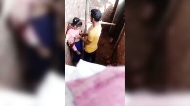कंस्ट्रक्शन साइट पर गर्लफ्रेंड ने चुपके से दिया बॉयफ्रेंड को ब्लोजॉब