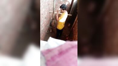 कंस्ट्रक्शन साइट पर गर्लफ्रेंड ने चुपके से दिया बॉयफ्रेंड को ब्लोजॉब