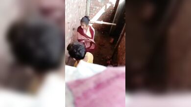 कंस्ट्रक्शन साइट पर गर्लफ्रेंड ने चुपके से दिया बॉयफ्रेंड को ब्लोजॉब
