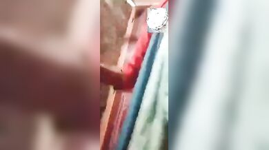 19 साल की गरीब देहाती लड़की ने वीडियो कॉल पर नंगी होकर दिखाई अपनी चूत