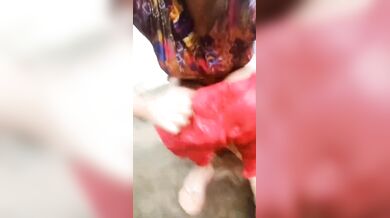 खुले बाथरूम में भाभी ने अपना मूतने वाला वीडियो बनाया