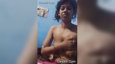 रात को लड़की ने कपड़े उतारकर बॉयफ्रेंड को दिखाया अपना नंगा बदन