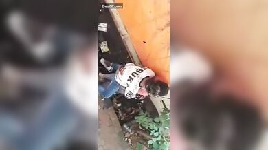 पब्लिक प्लेस में चोरी-छिपे चुदाई करते लवर्स को चुपके से फिल्माया