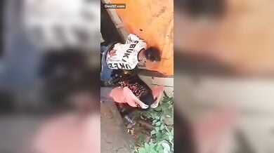 पब्लिक प्लेस में चोरी-छिपे चुदाई करते लवर्स को चुपके से फिल्माया