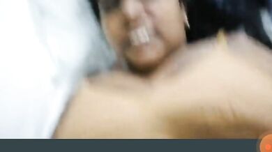 आंध्रा वाली मोटी लड़की ने काली चूत खोलकर गुलाबी भोसड़ा दिखाया