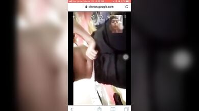 वीडियो कॉल पर नॉटी, चश्मिश गर्लफ्रेंड ने बॉयफ्रेंड को दिखाए बूब्स