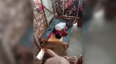 बिजली का कनेक्शन काटने आये अंकल से चुद गई देसी भाभी
