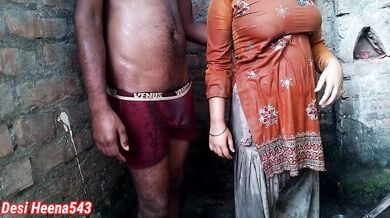 खाला की बेटी शबनम को बाथरूम में चोदा इल्यास खान ने