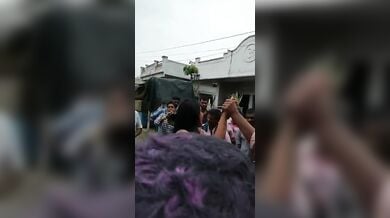 रैली में डांस करते हुए गांववालों को अपने बूब्स और चूत दिखाती लड़कियां