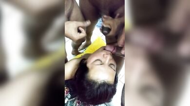 4 इंडियन मर्दों ने देसी औरत का चेहरा अपने वीर्य से भर दिया