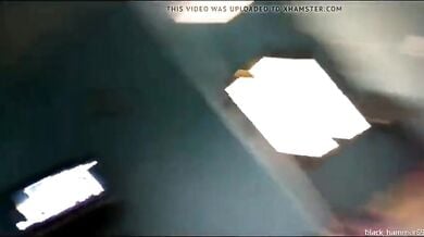 टीवी देखने में मश्गूल मेरी बीवी की सहेली ने चूसा मेरा लंड