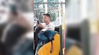 गर्लफ्रेंड ने बॉयफ्रेंड को मुठ मार दिया और फिर ब्लोजॉब देकर माल भी निकाला