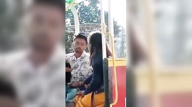 गर्लफ्रेंड ने बॉयफ्रेंड को मुठ मार दिया और फिर ब्लोजॉब देकर माल भी निकाला