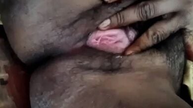 विलेज माल ने दिखाई देसी पिंक पुसी
