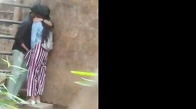 5 इंडियन लवर्स की आउटडोर चुदाई कंपाइलेशन पोर्न वीडियो